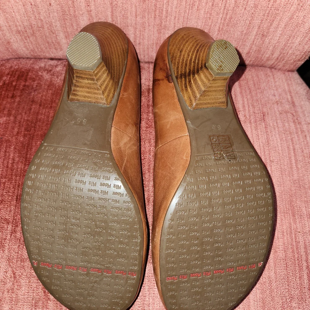 Miz Mooz Brown Heels with Floral Detail - Picture 4 of 6